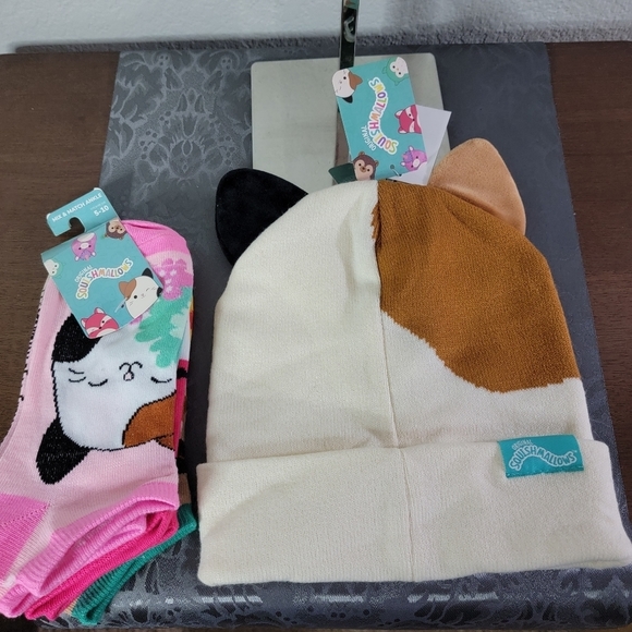 SQUISHMALLOWS Knit Hat / Squishmallows Socks 3 pack Bundle - Picture 7 of 8